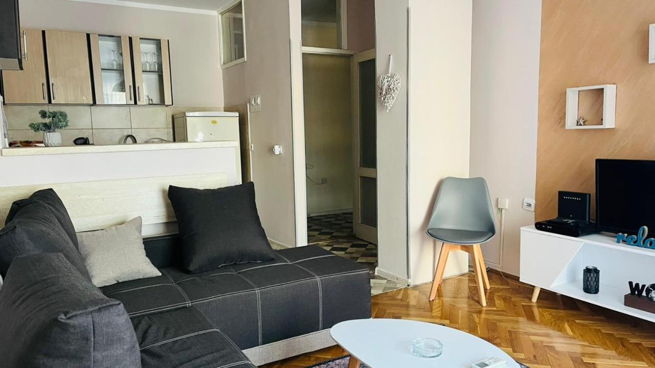 Majdini Clock Tower Apartman Подгорица Экстерьер фото