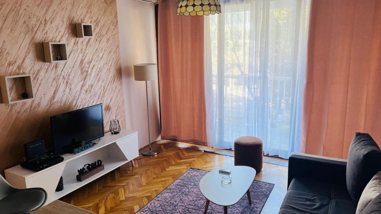 Majdini Clock Tower Apartman Подгорица Экстерьер фото