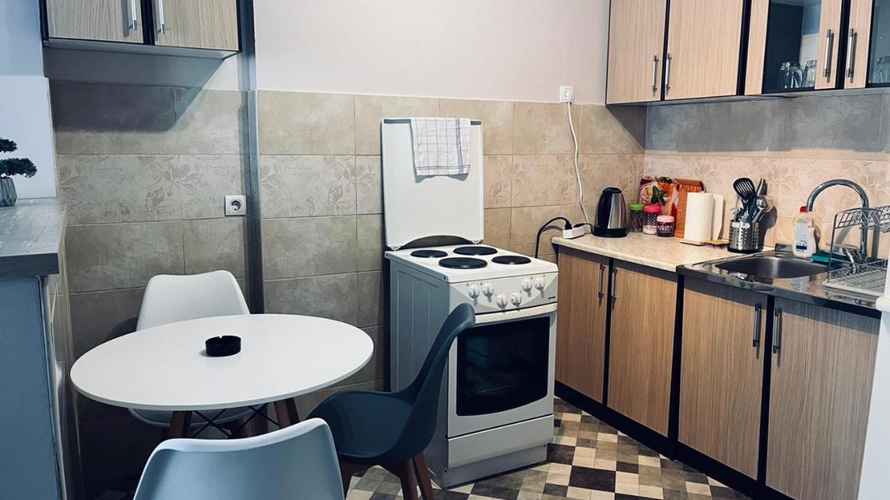 Majdini Clock Tower Apartman Подгорица Экстерьер фото